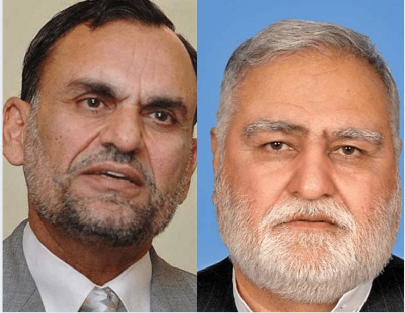 Azam Swati accuses Akram Durrani of Rs15b corruption