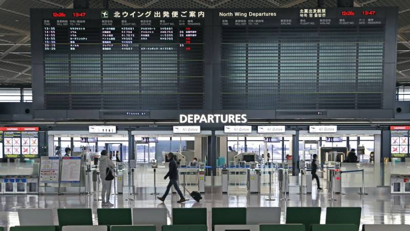Japan to halt all new entries from abroad next week: ministry