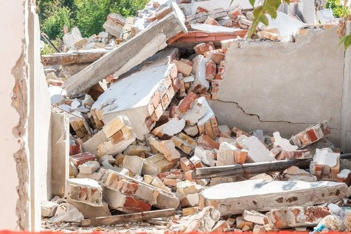 Three feared trapped in Multan building collapse