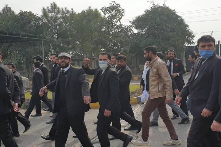 Islamabad High Court moves to take action against violent lawyers