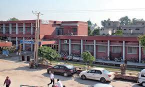Groups of armed doctors clash at Gujrat hospital