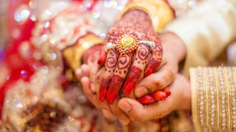 Woman stabs bridegroom during marriage ceremony