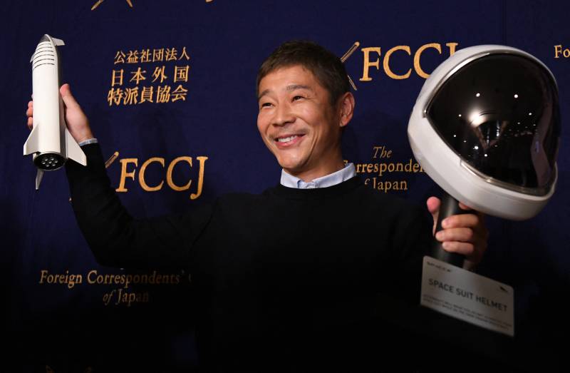Japan billionaire offers space seats