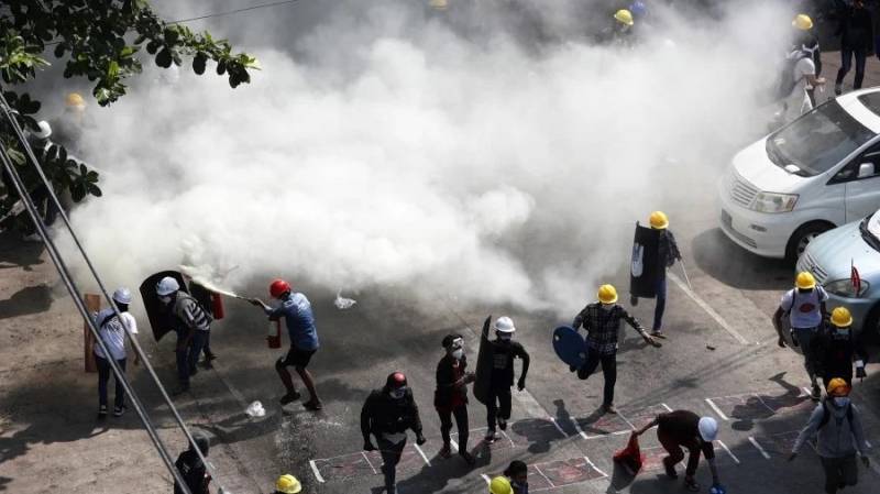 17 dead as Myanmar security forces fire at protesters