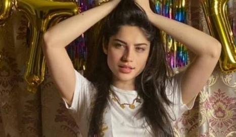 Neelam Munir turns 29 at surprise birthday