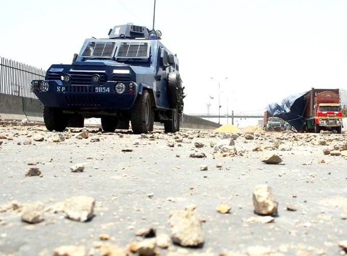 Grenades hurled at DI Khan police van