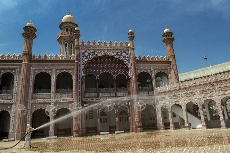 Coronavirus single-day deaths shoot up to 135, infections 4,681 in Pakistan