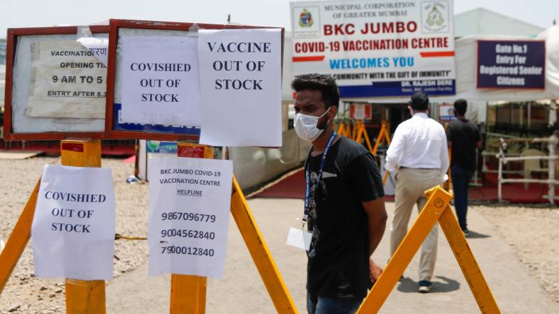 Pandemic aid begins to arrive in Covid-stricken India