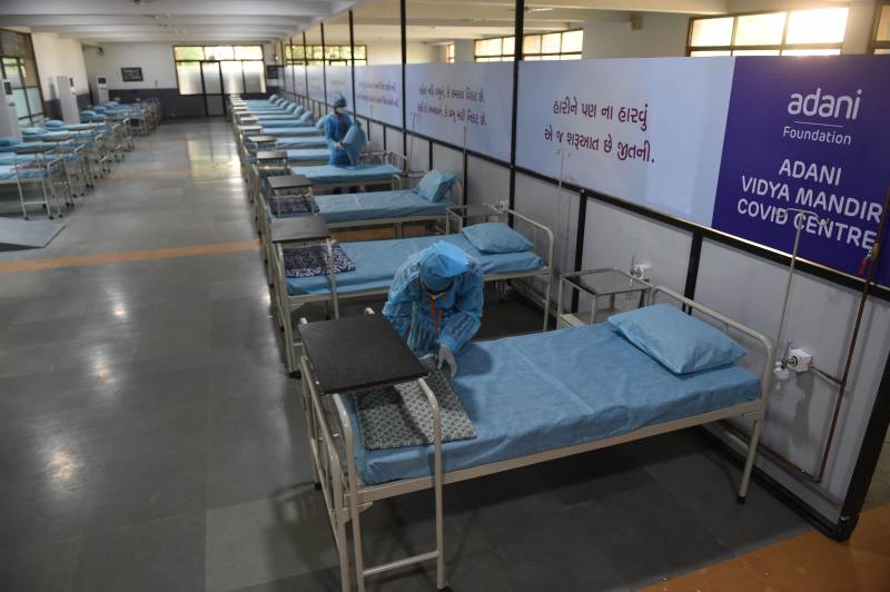 India posts record 412,000 infections, 4,000 deaths