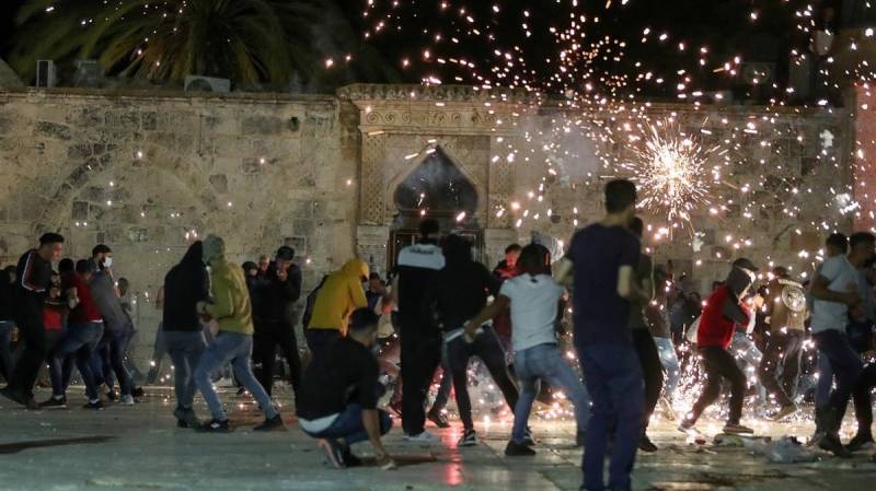 EU urges authorities to 'de-escalate' Jerusalem tensions