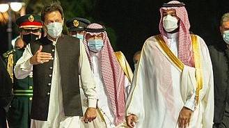 PM Imran arrives in Saudi Arabia on three day visit