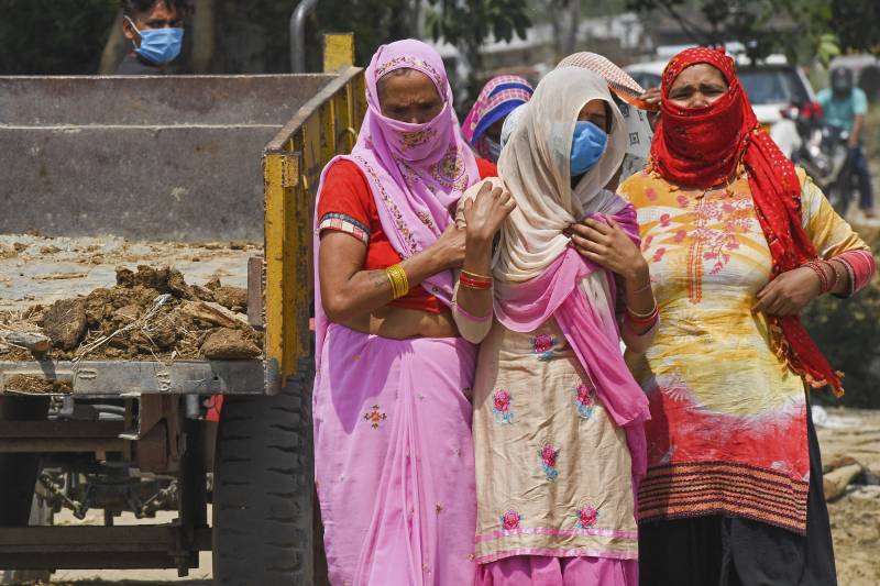 India tops 4,000 virus deaths in a day