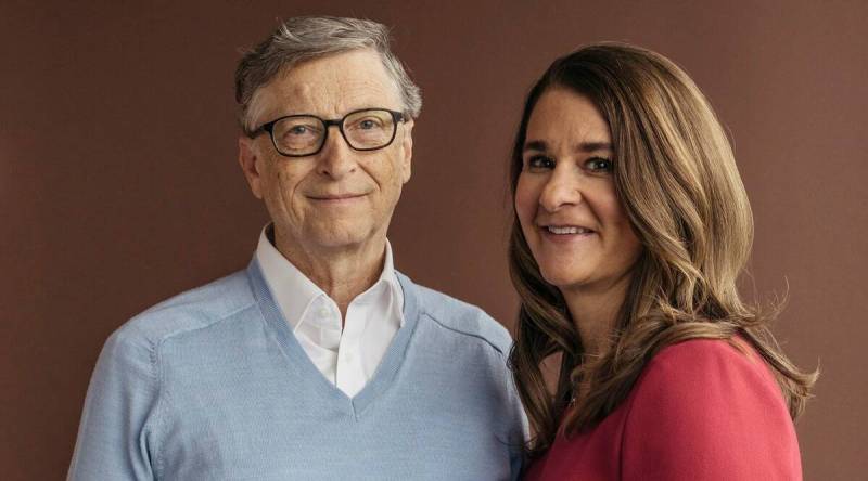  Bill Gates left the Microsoft board in 2020 as the board pursued an investigation into the billionaire's romantic relationship with a female employee