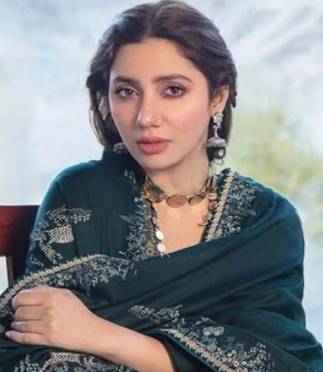 Superstar Mahira Khan completes 10 years in the industry