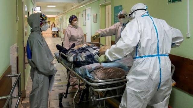 Record Covid deaths in Russia as Australia locks down major cities
