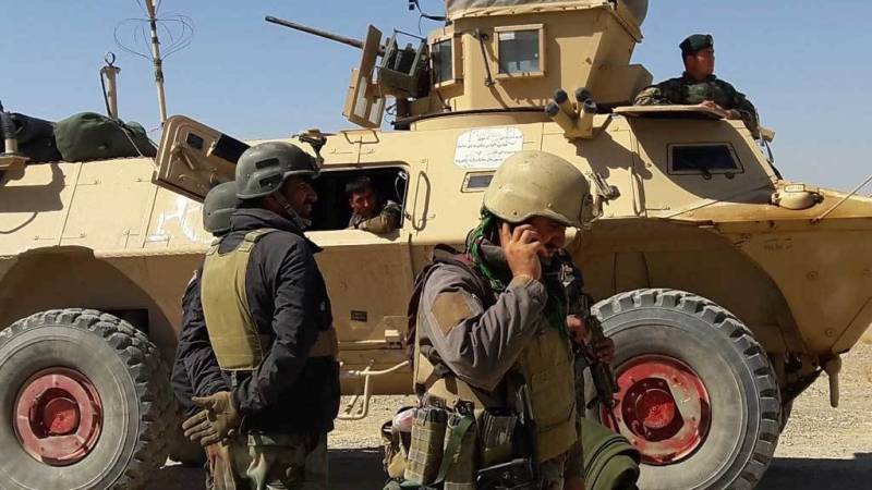 US commmander warns Taliban to stop Afghan offensive or face air strikes