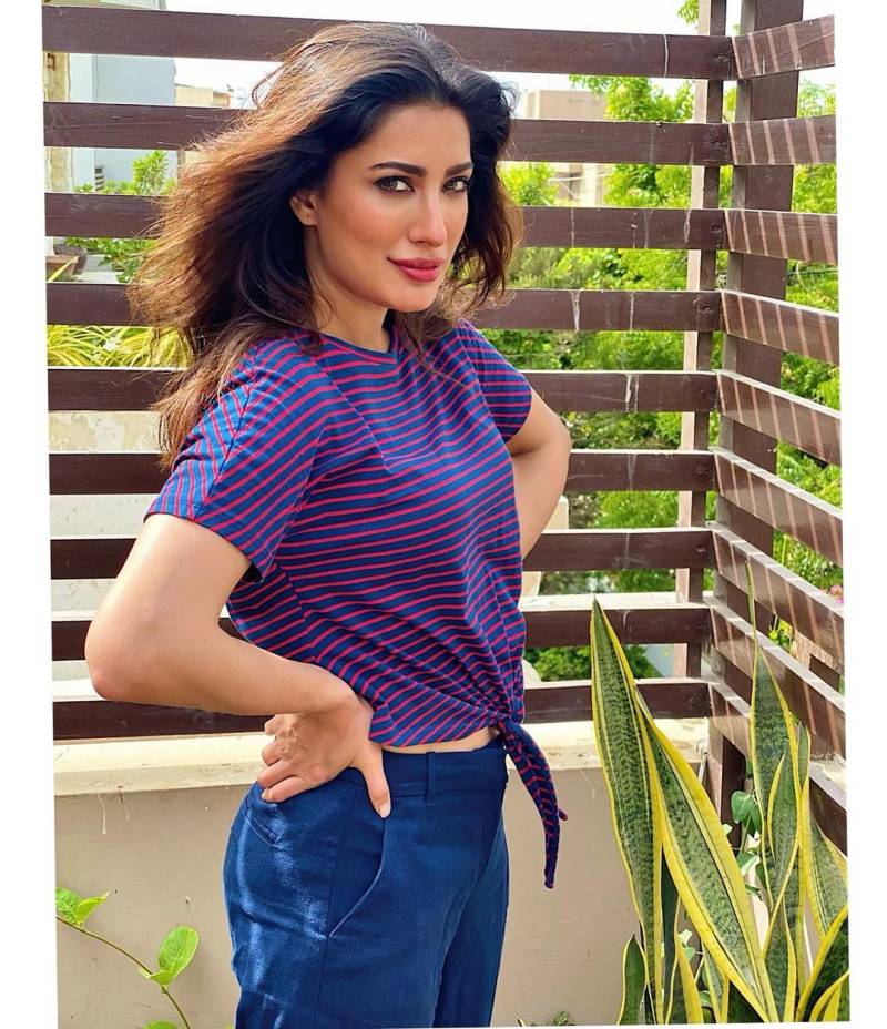 Brace yourself as Mehwish Hayat enters into love mood