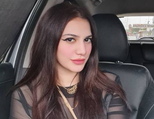 Beautiful model Ifrah Khan takes ‘wrong step’ at the ramp, got ARRESTED for blackmailing 