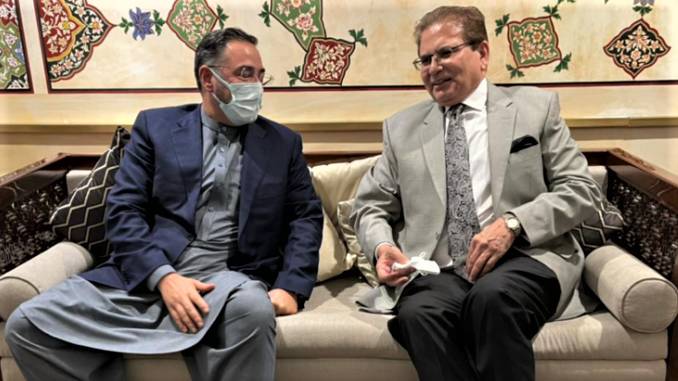 Afghan politicians land in Islamabad 