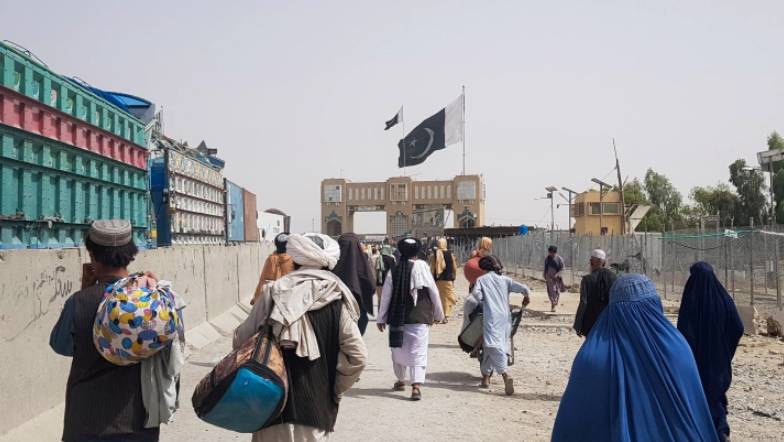 Pakistan offers transit visa to foreigners stranded in Afghanistan