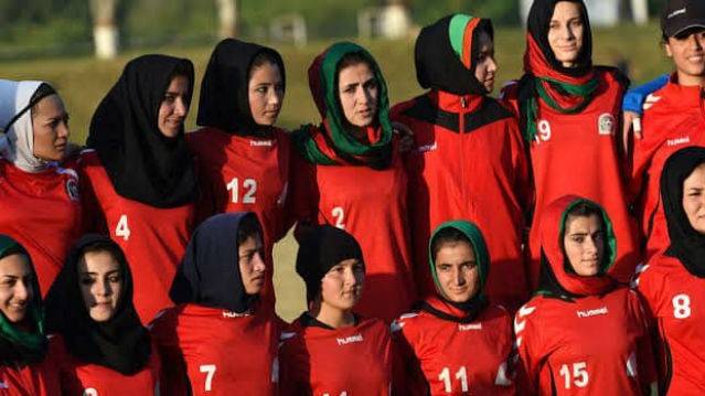Afghan girls' football team flees to Pakistan