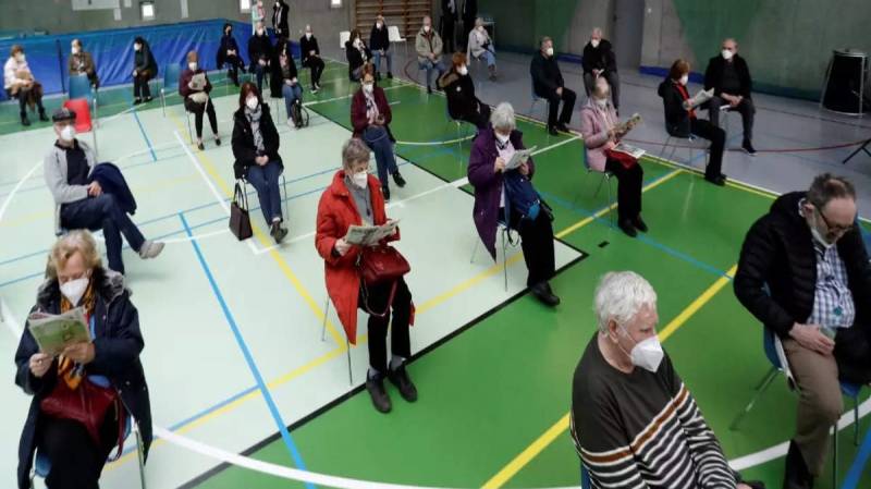 Czechs make Covid vaccine mandatory for over-60s from March