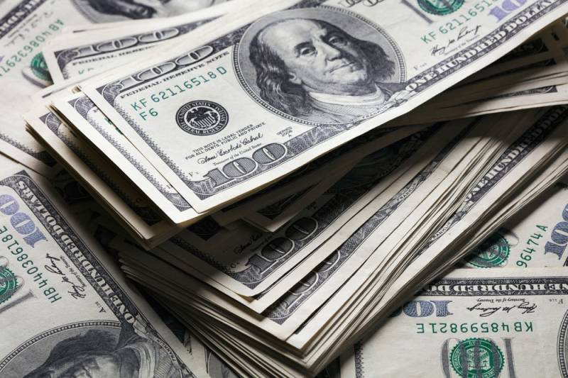 US dollar price fluctuates against Pakistani rupee