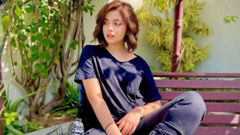 Alizeh Shah gets emotional while shedding light on ramp fall