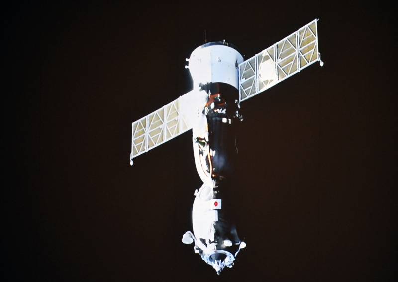 A Soyuz MS-20 space craft is seen on a monitor after undocking from the International Space Station (ISS), starting the landing of the International space crew including Japanese space tourists Yusaku Maezawa and his assistant Yozo Hirano, and Russian cosmonaut Alexander Misurkin, at Mission Control Center in Korolyov, outside Moscow. AFP