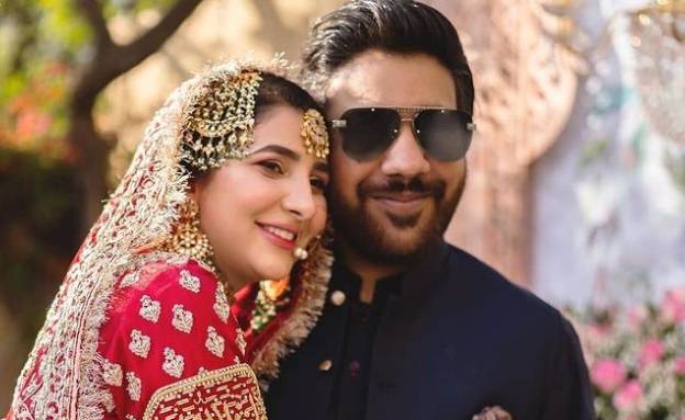 Areeba Habib receives sweet kiss from husband during wedding ceremony 