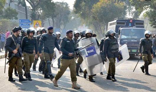 Fight among student organizations reemerged in PU, stone pelting, several injured