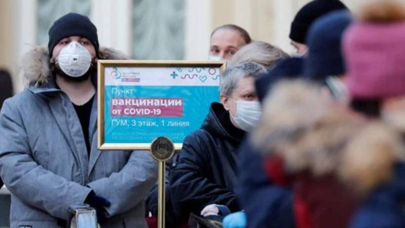 Russia sees over 100,000 daily Covid cases for first time