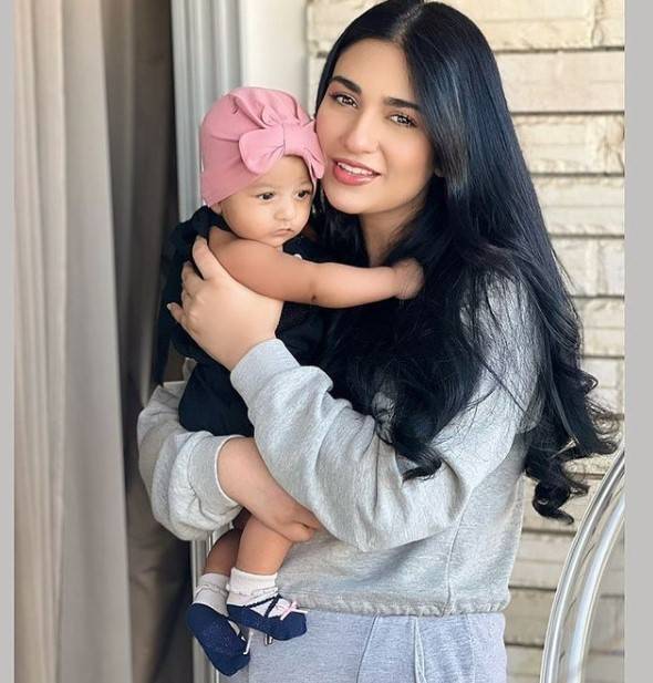 Sarah Khan is being urged to cover baby ‘Alyana’ amid winter 