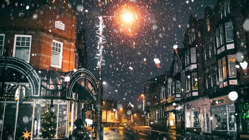 New spell of snow, rains start in Neelum Valley, Murree, Lahore receives drizzle