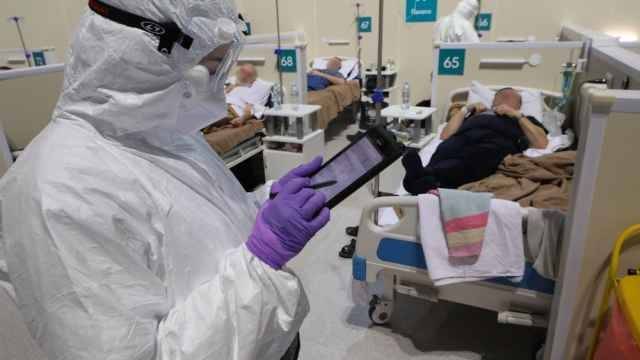 Russia plans no new virus rules despite case records
