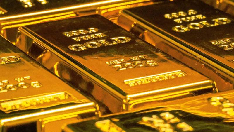 Gold price down by Rs250 per tola