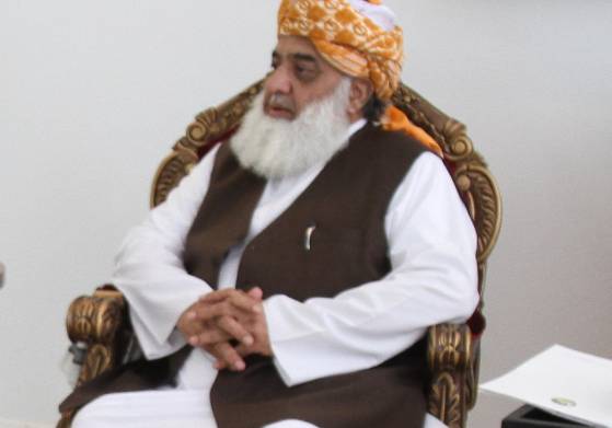 Maulana Fazl declares situation favourable for No-Confidence Motion