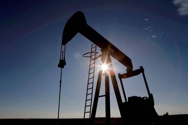 Stocks slump, oil hits 2014 highs on Ukraine conflict fears