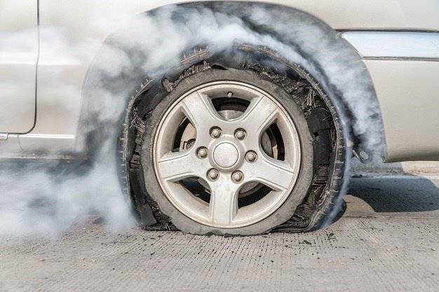 Two dead as car tyre burst on Motorway