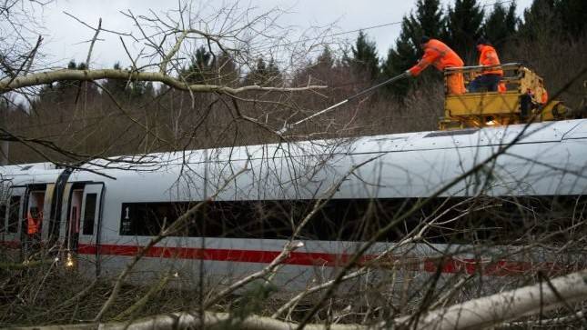 Storm halts rail, air travel in Germany