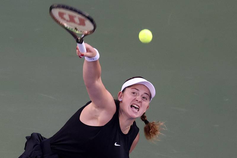 Ostapenko fights back against Halep to reach Dubai final