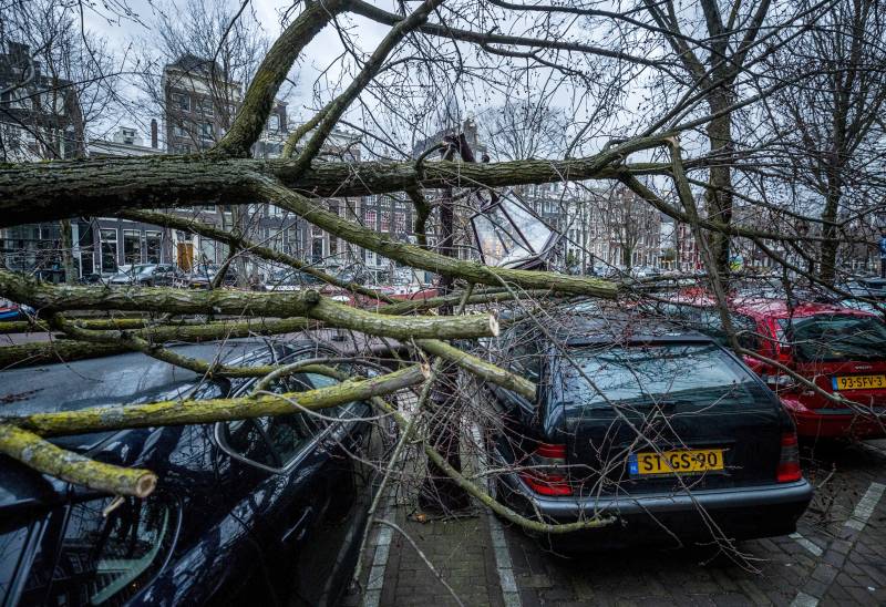 16 dead as Storm Eunice hits power, transport in Western Europe