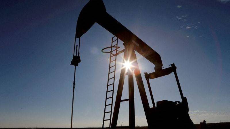 Oil rises, stocks struggle as Russia-Ukraine tensions mount
