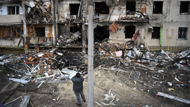 Fighting in Kyiv as Putin calls for Ukraine coup