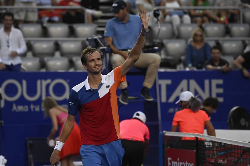 Medvedev marks rise to No. 1 with Acapulco win