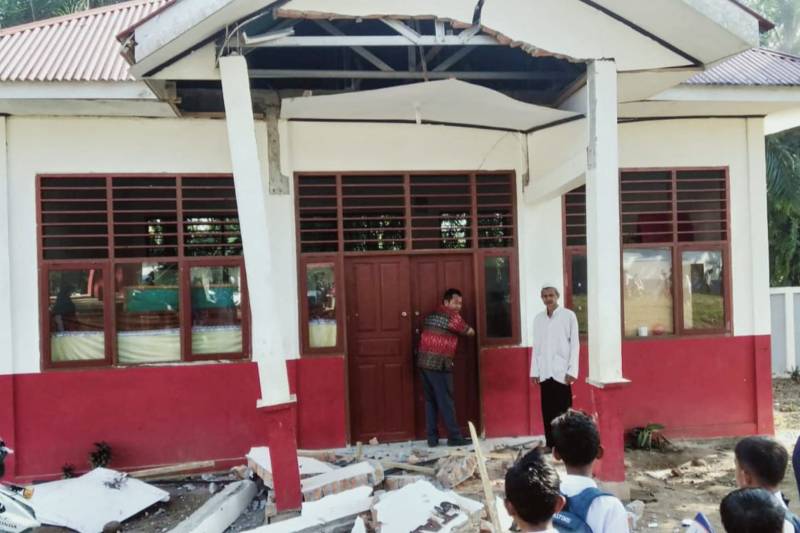 Powerful earthquake strikes Indonesia's Sumatra island