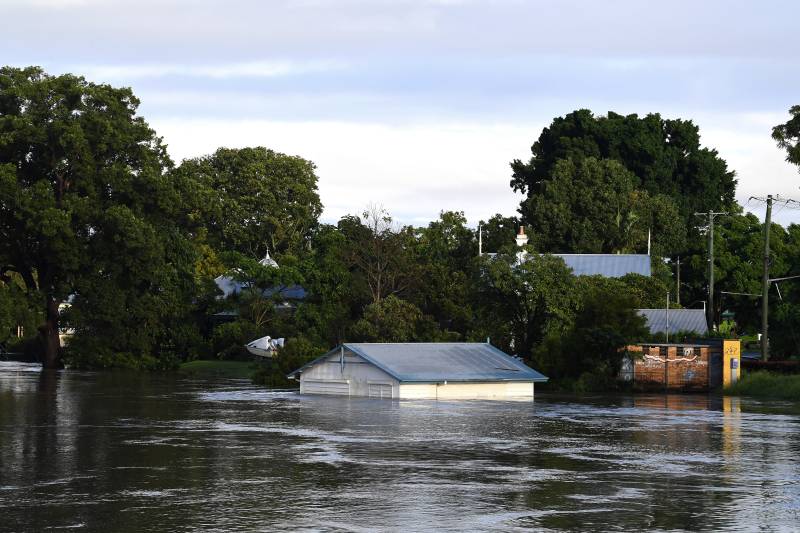 Australia tells tens of thousands to flee floods