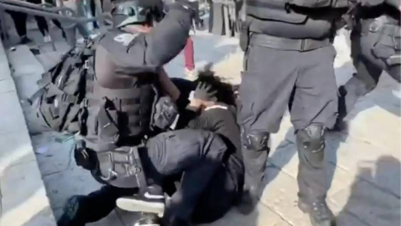 Young Palestinian girl assaulted by Israeli forces in Jerusalem