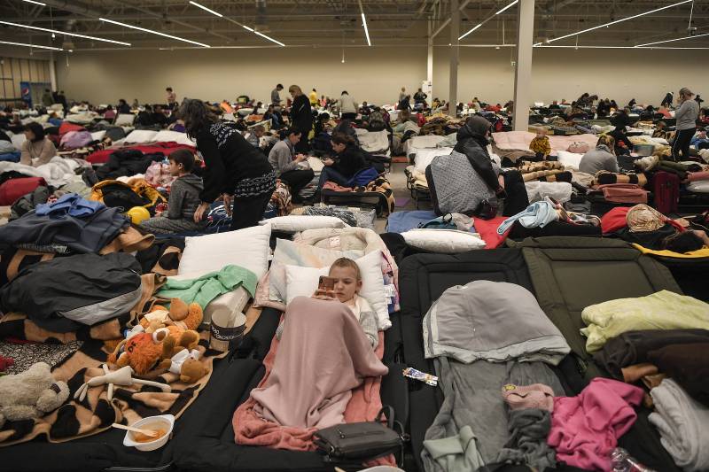 Ukraine refugees to top 2 mn 'today' or 'tomorrow': UN