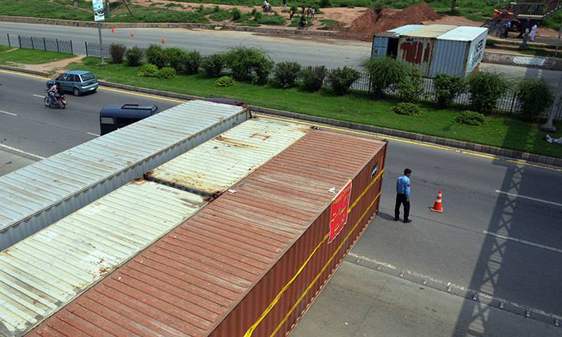 Bilawal announces to go to D-Chowk, govt blocks roads